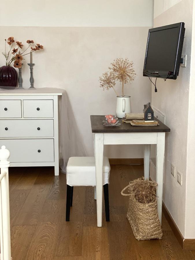 B&B Melloni Street Доло Екстер'єр фото
